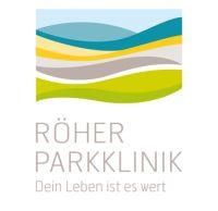 Das Logo der Roher Parkklinik zeigt eine Landschaft mit Bergen und Wellen.