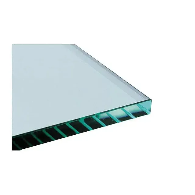 Un primer plano de un trozo de vidrio transparente.