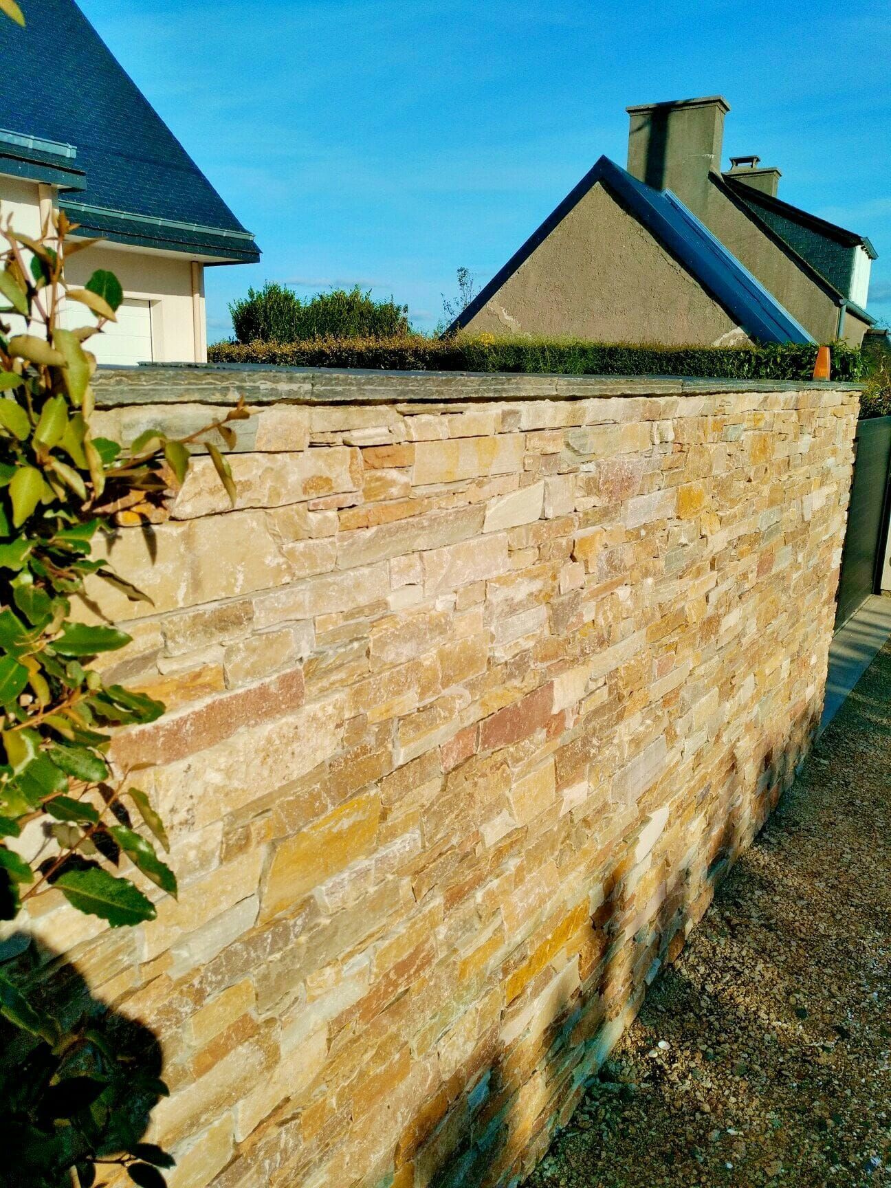 Création d'un mur de parement en pierres et couventine ardoise
