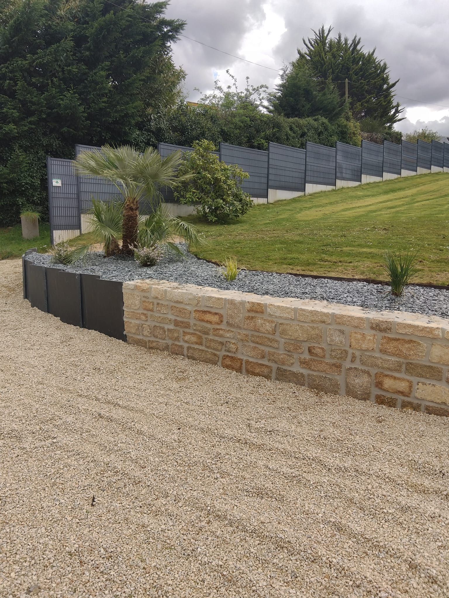 Massif et clôture en panneaux soudés