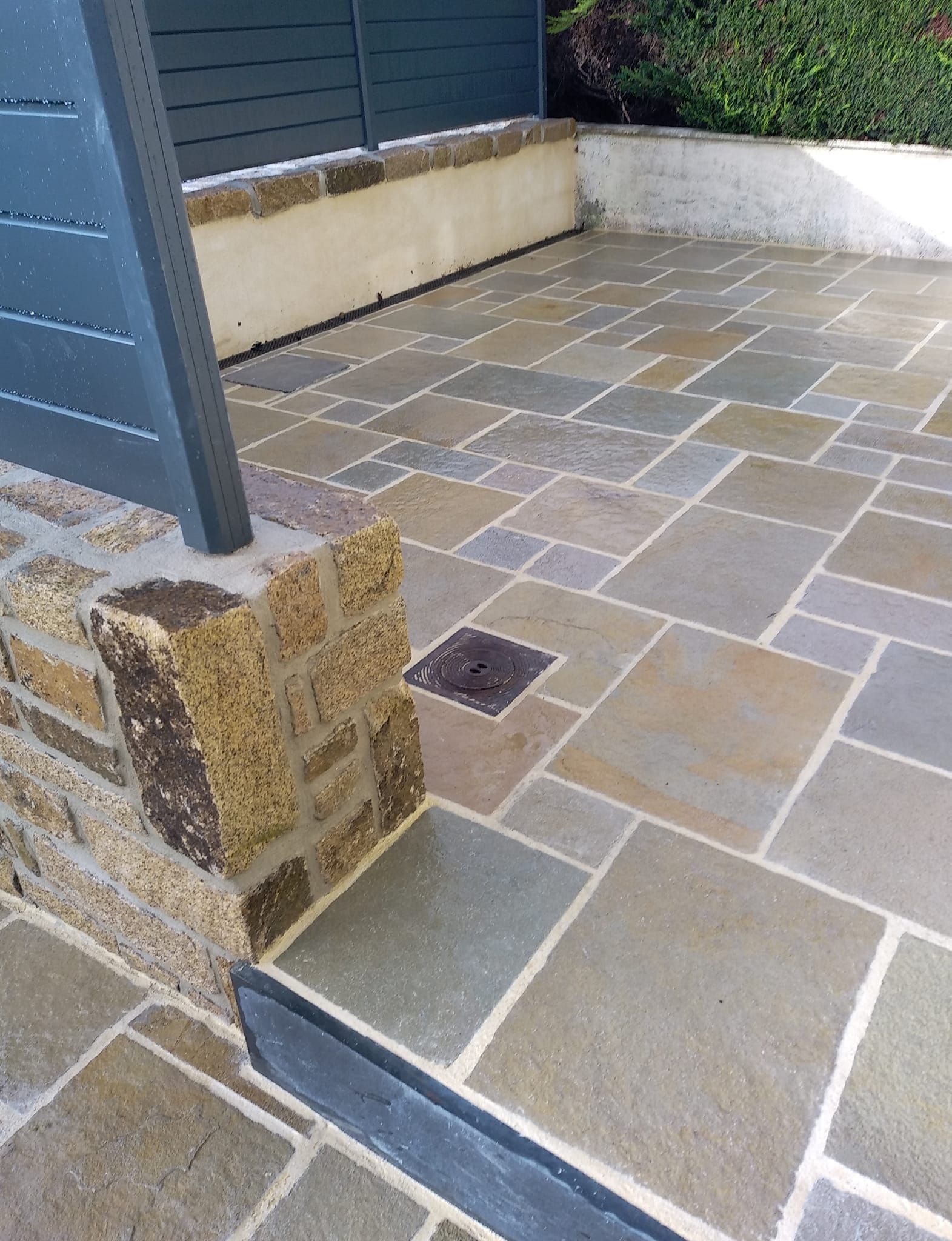 Terrasse en dalles multiformat