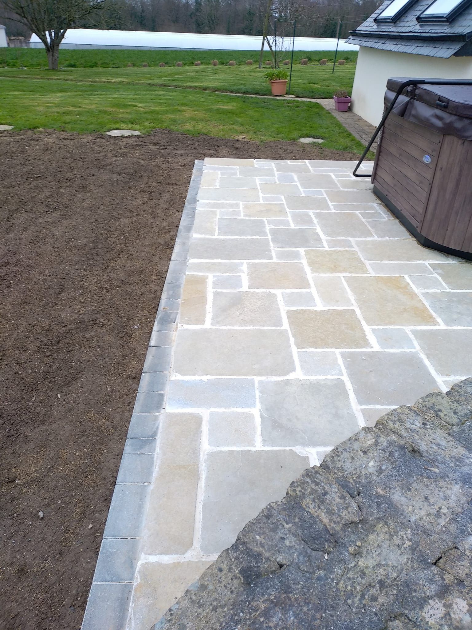 Terrasse en dalles multiformats