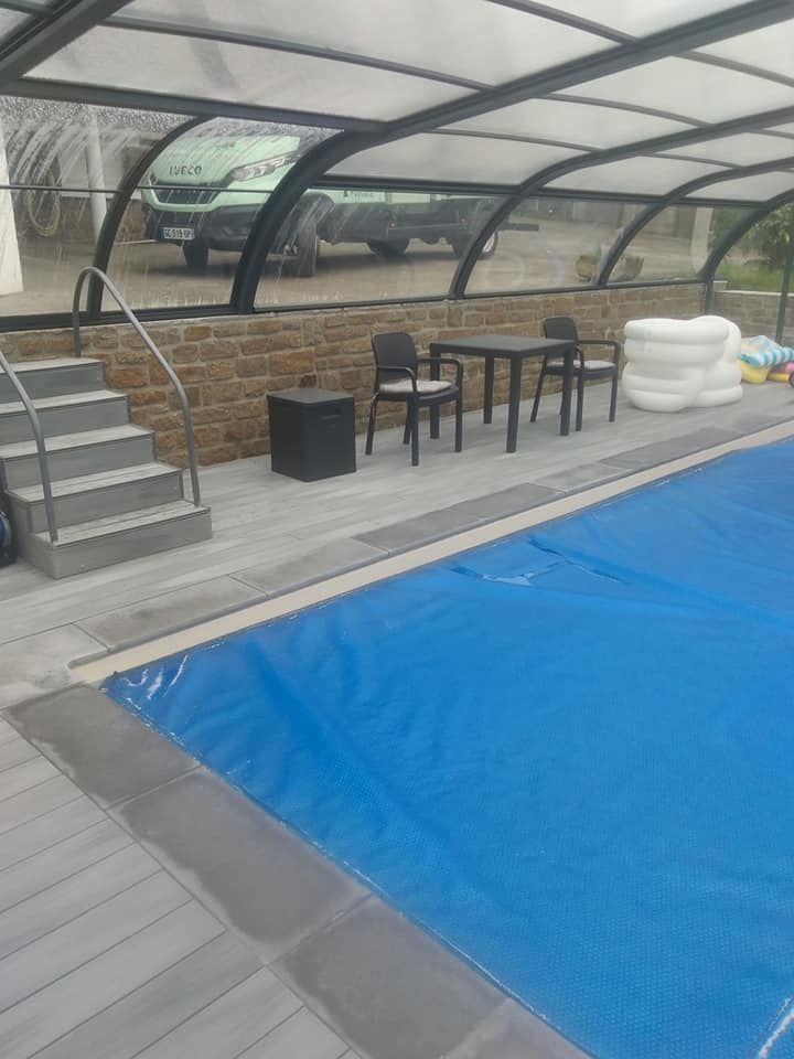 Terrasse de piscine couverte