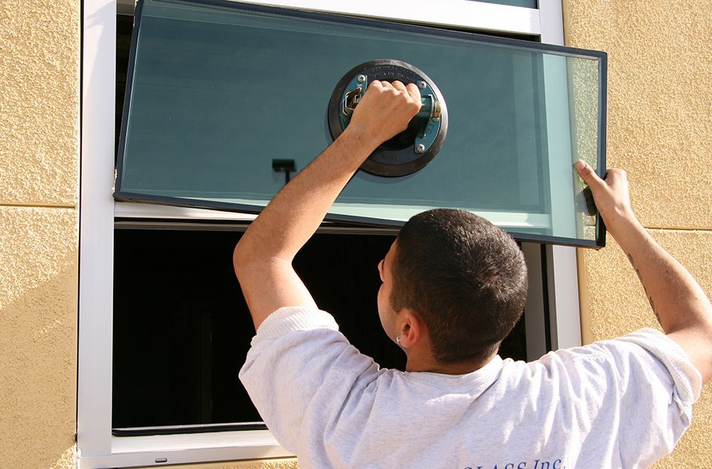 Glaserei Torsten Schilbach in Sandesneben Leistungen Montage von Türen und Fenstern 02