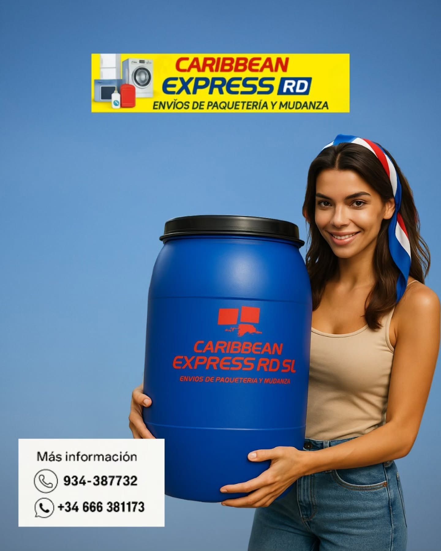 Mujer sosteniendo un barril azul con el logo de