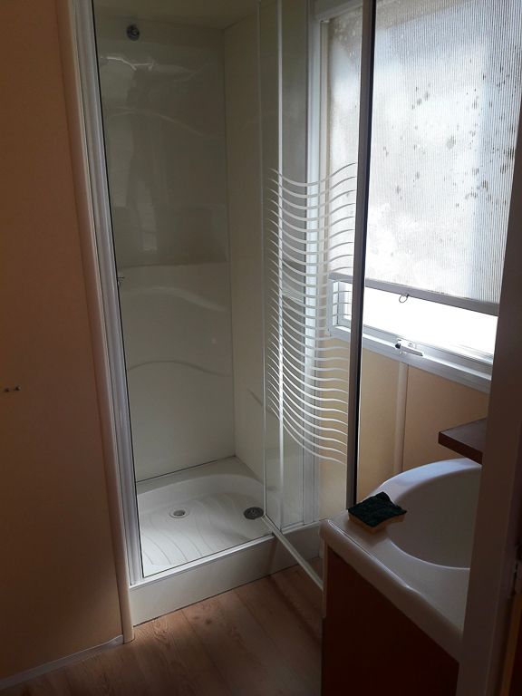 Shower in the mobile home for 4 people