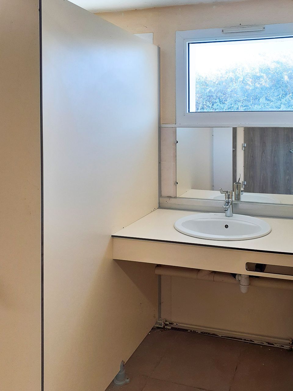 Lavabo adapté au PMR
