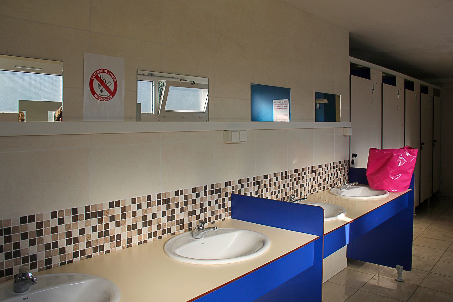 Accès aux lavabos et douches