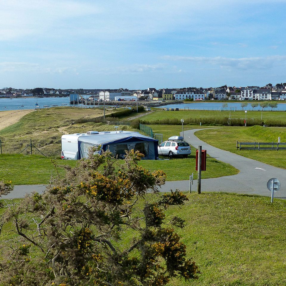 Emplacement caravane face à l'étang