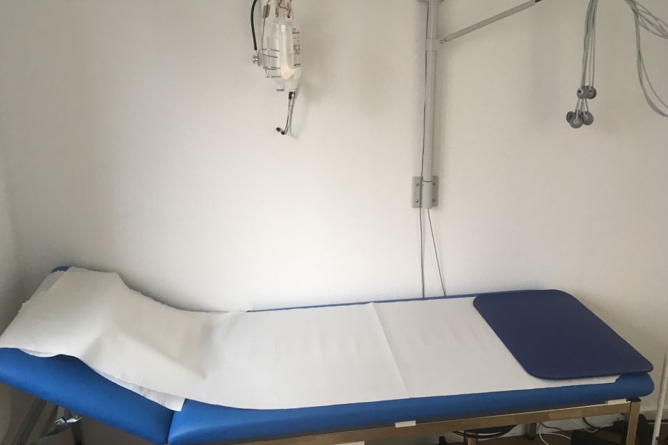 Praxisraum, gestaltet von der Holz Concept GmbH