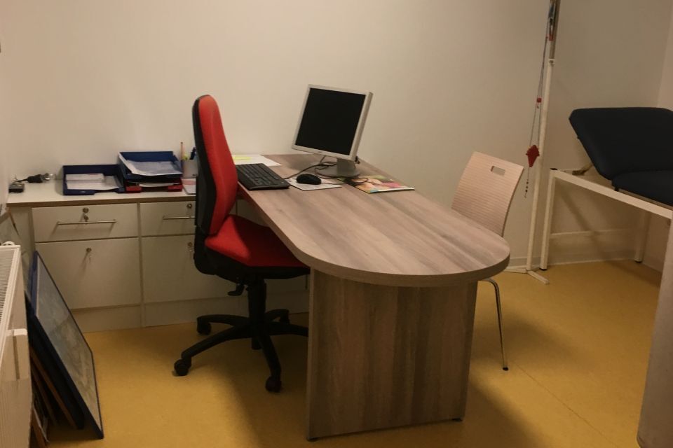 Praxisraum, gestaltet von der Holz Concept GmbH