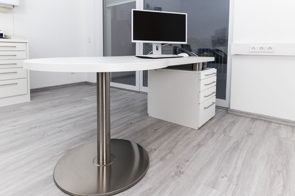 Praxisraum, gestaltet von der Holz Concept GmbH