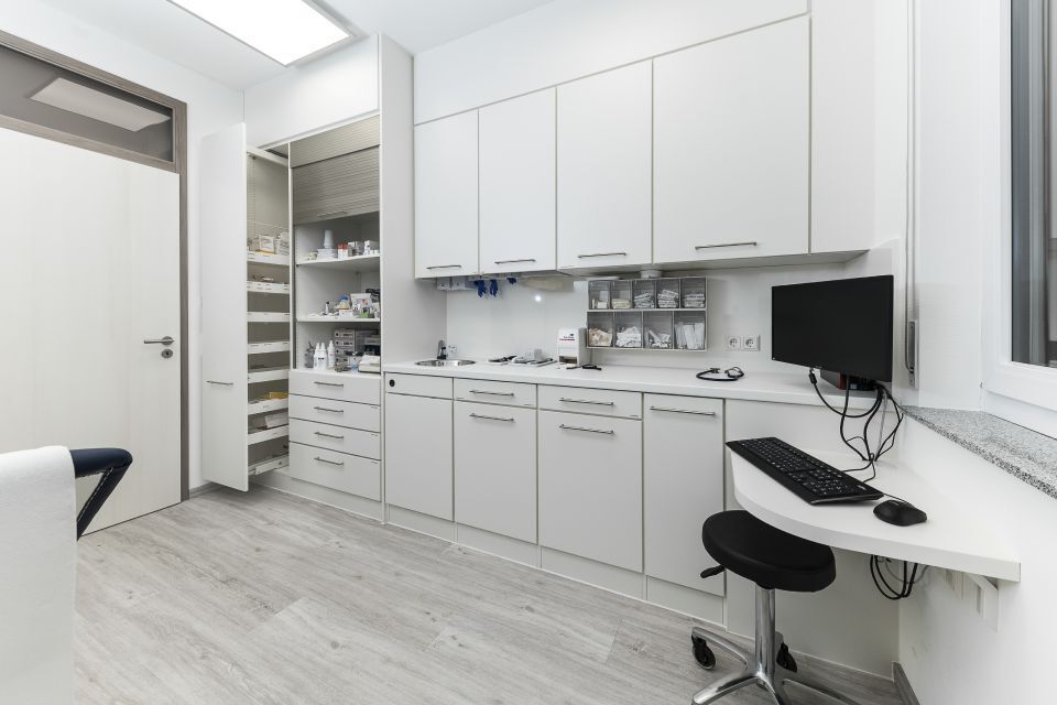 Praxisraum, gestaltet von der Holz Concept GmbH