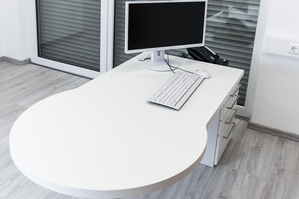 Praxisraum, gestaltet von der Holz Concept GmbH