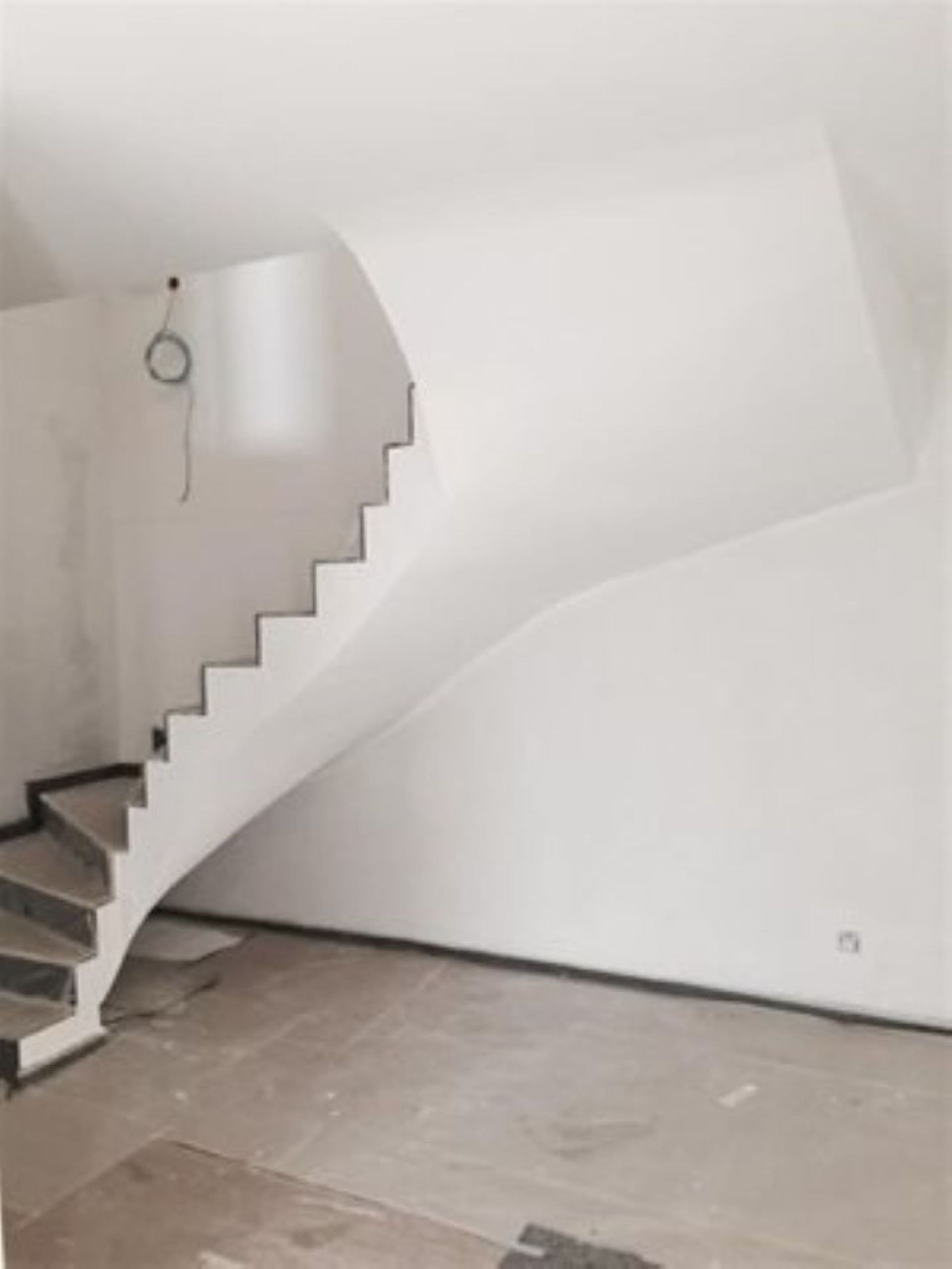 Escaliers rénovés par l'entreprise.