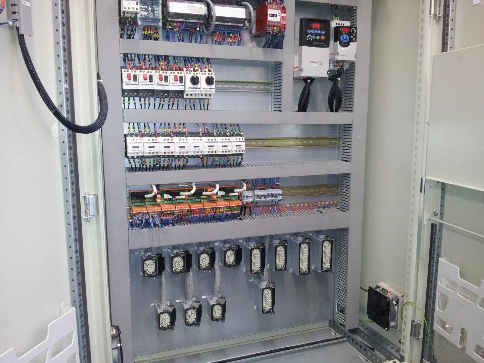 Systèmes motorisés et variation de fréquence