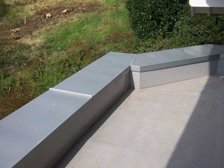 Balkonabdichtung mit Mauerabdeckung Balkon Belag Holz