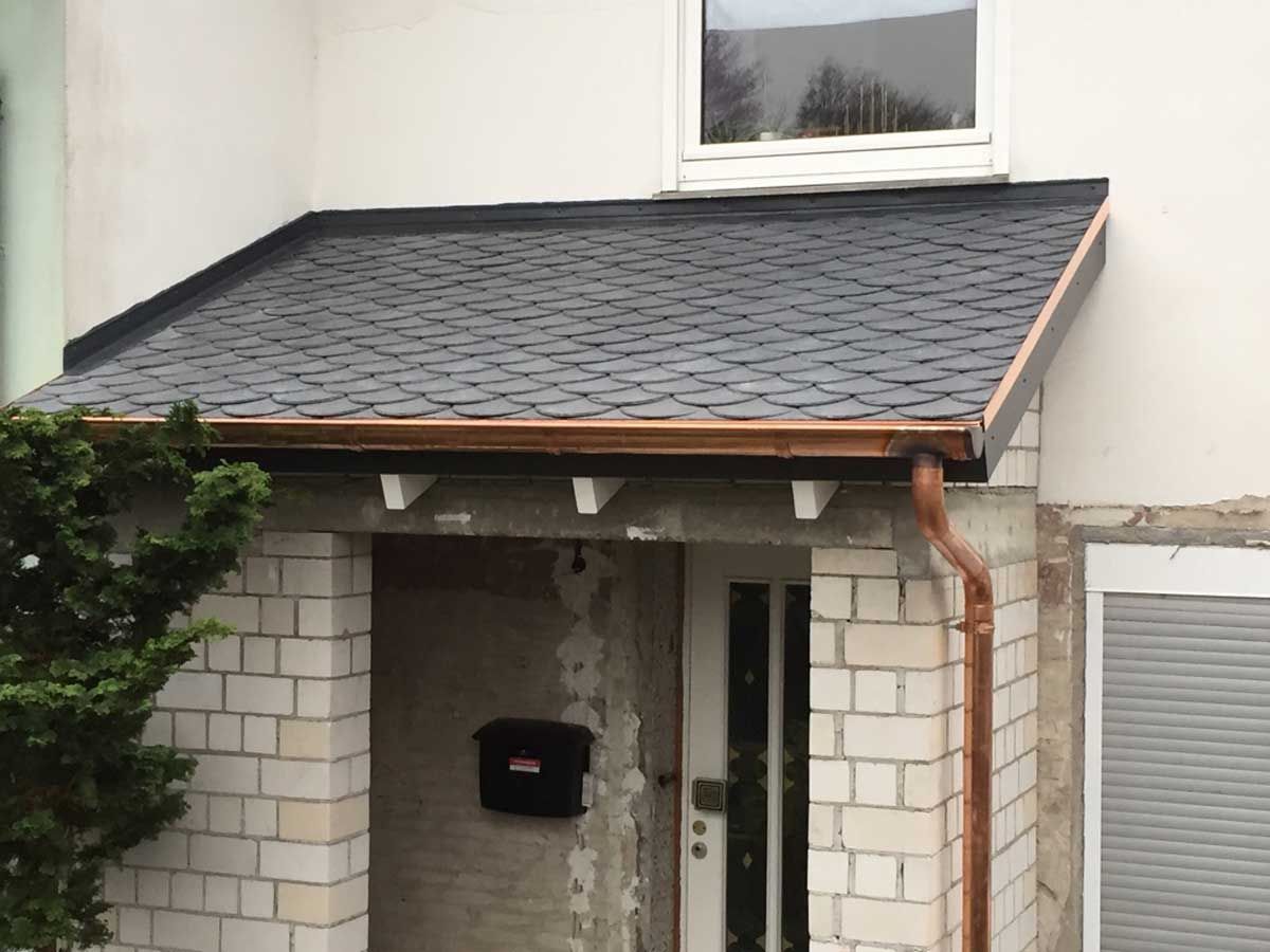 Haustür Überdachung Naturschiefer Haustürbedachung Ziegel mit Ständerwerk