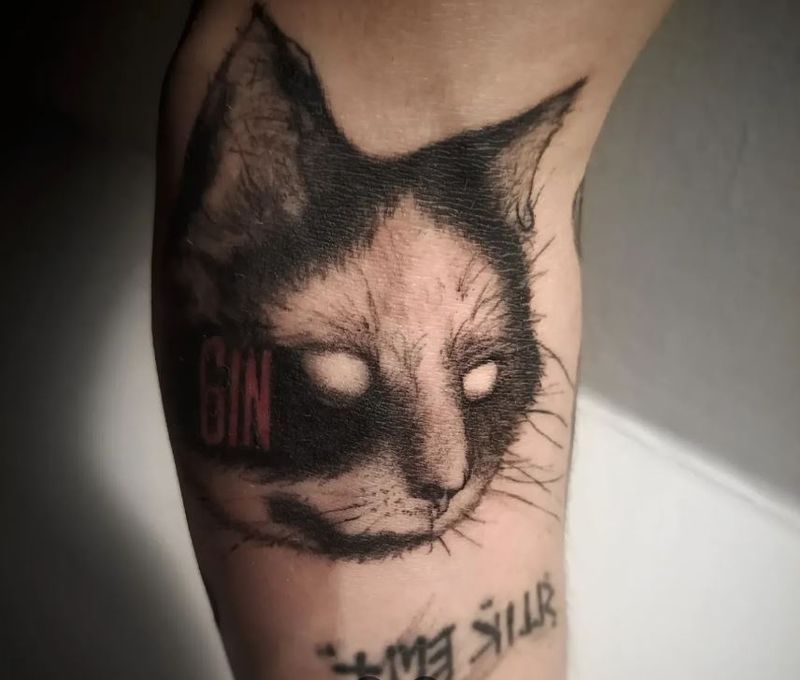 chat tatouage technique Blackwork