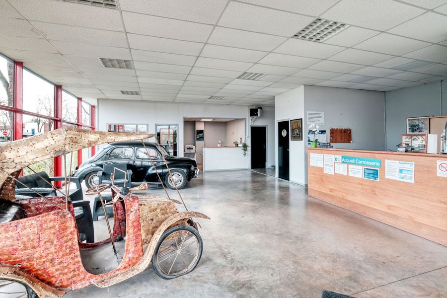 Remontage d'un portière de voiture par un carrossier du Garage de l'Églantier