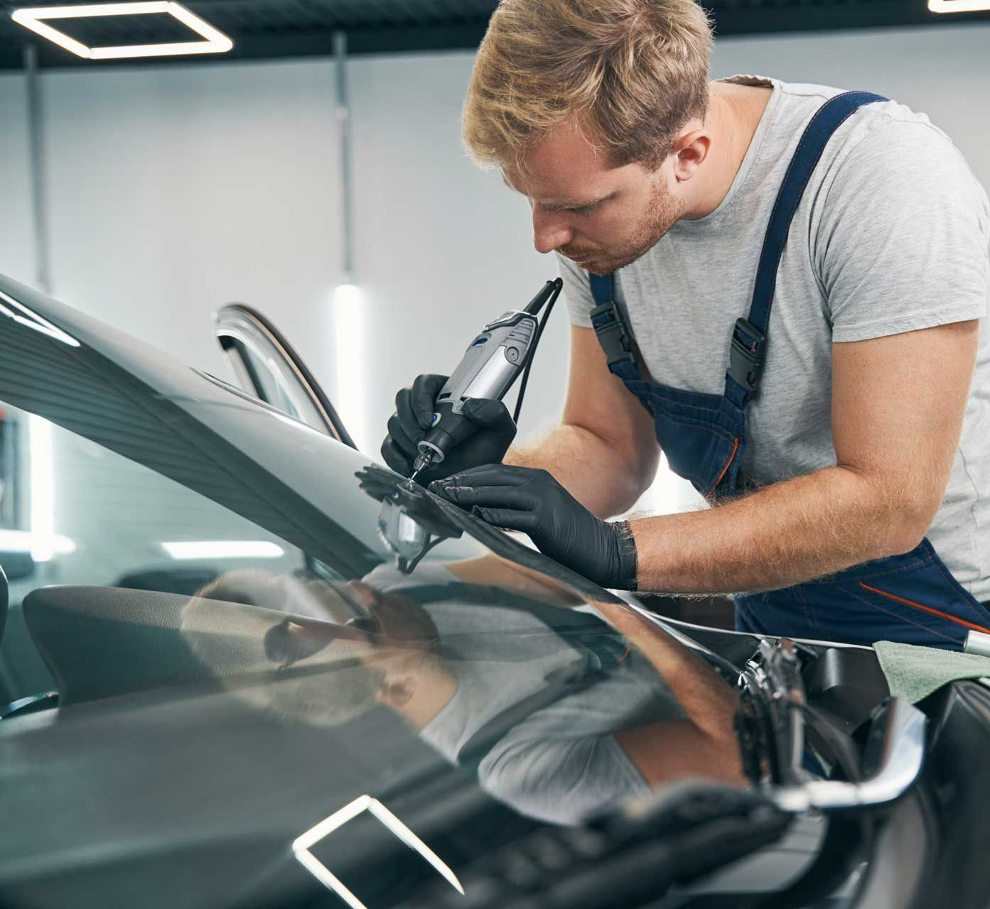 Réparation d'une pare-brise à l'aide de résine 