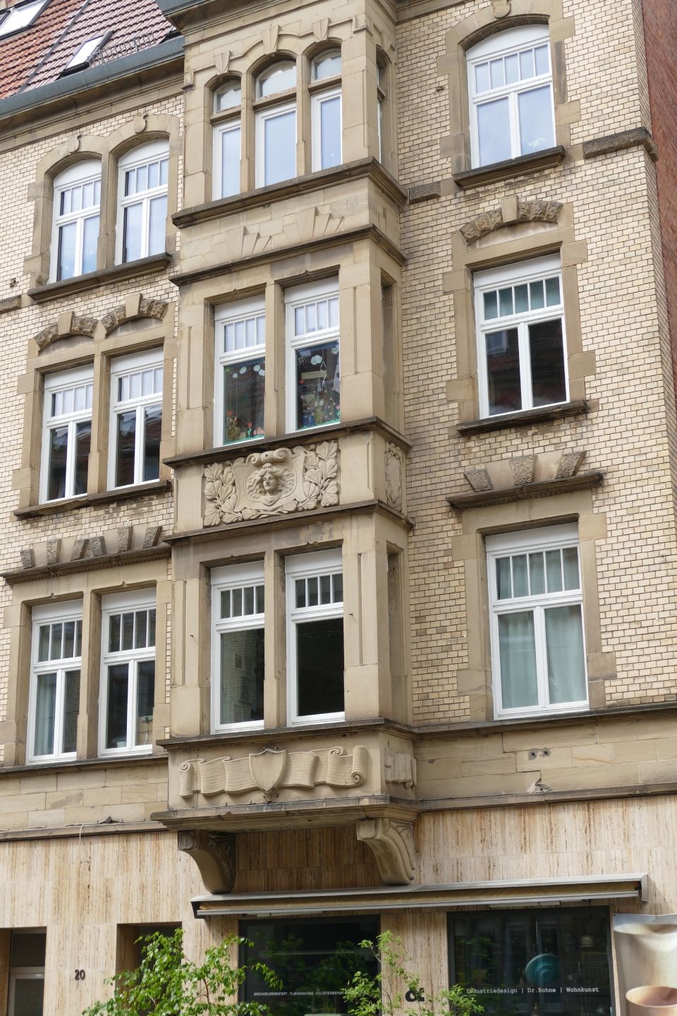 Altbau mit modernen Fenstern