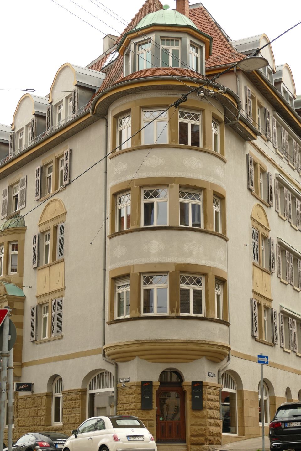 Altbau mit modernen Fenstern