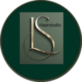 Ein Logo für ein Friseurstudio in einem grünen Kreis.
