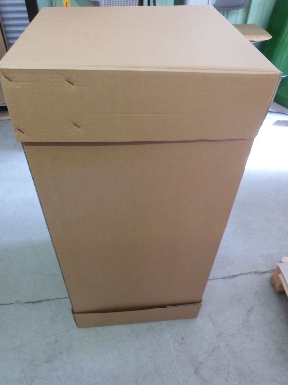 Box mit Deckel aus Pappe zur Verpackung