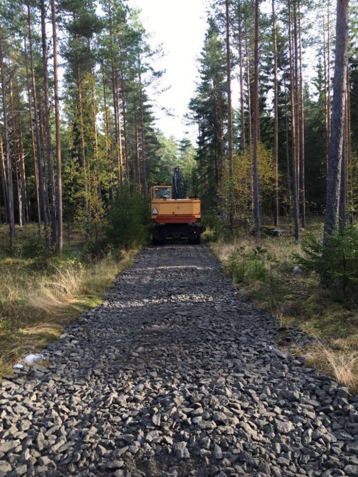 Maanmuokkauskalustoa