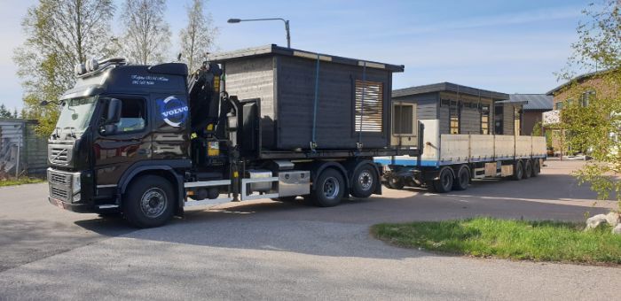 Kuljetuskalustoa kuorman kanssa