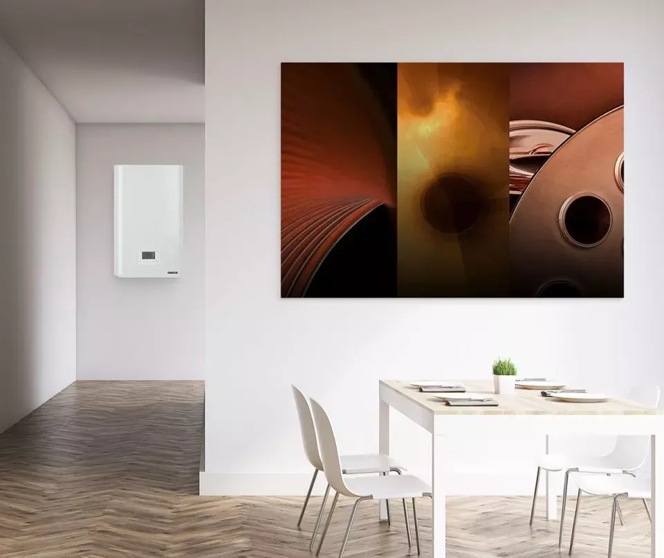 Chaudière gaz mural dans un couloir