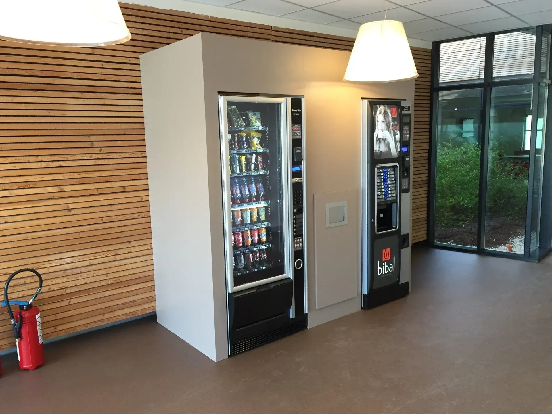 Agencement d'un distributeur automatique