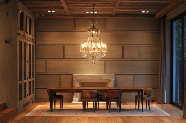 الطاولات الخشبية