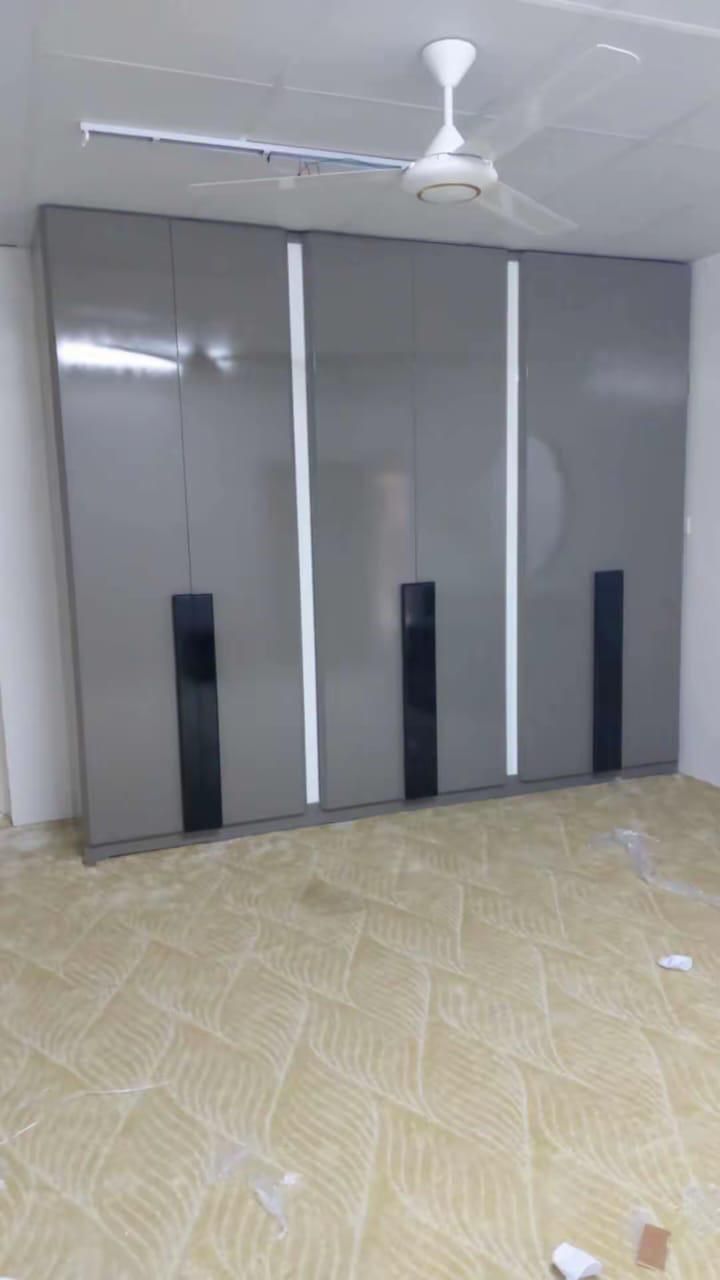 المكاتب الزجاج