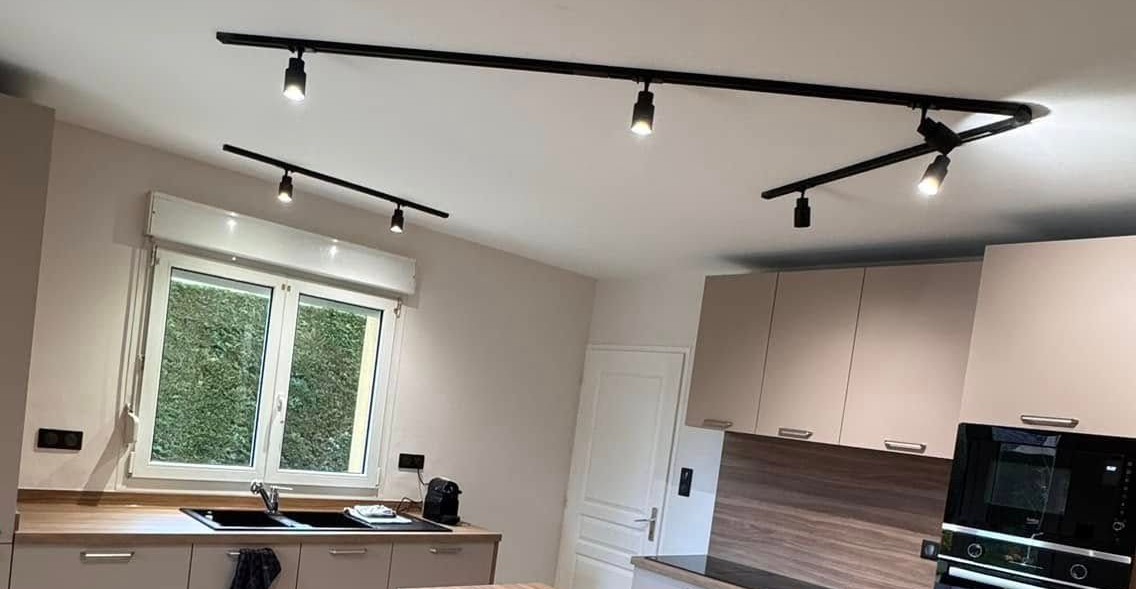 LED sur une rampe dans une cuisine
