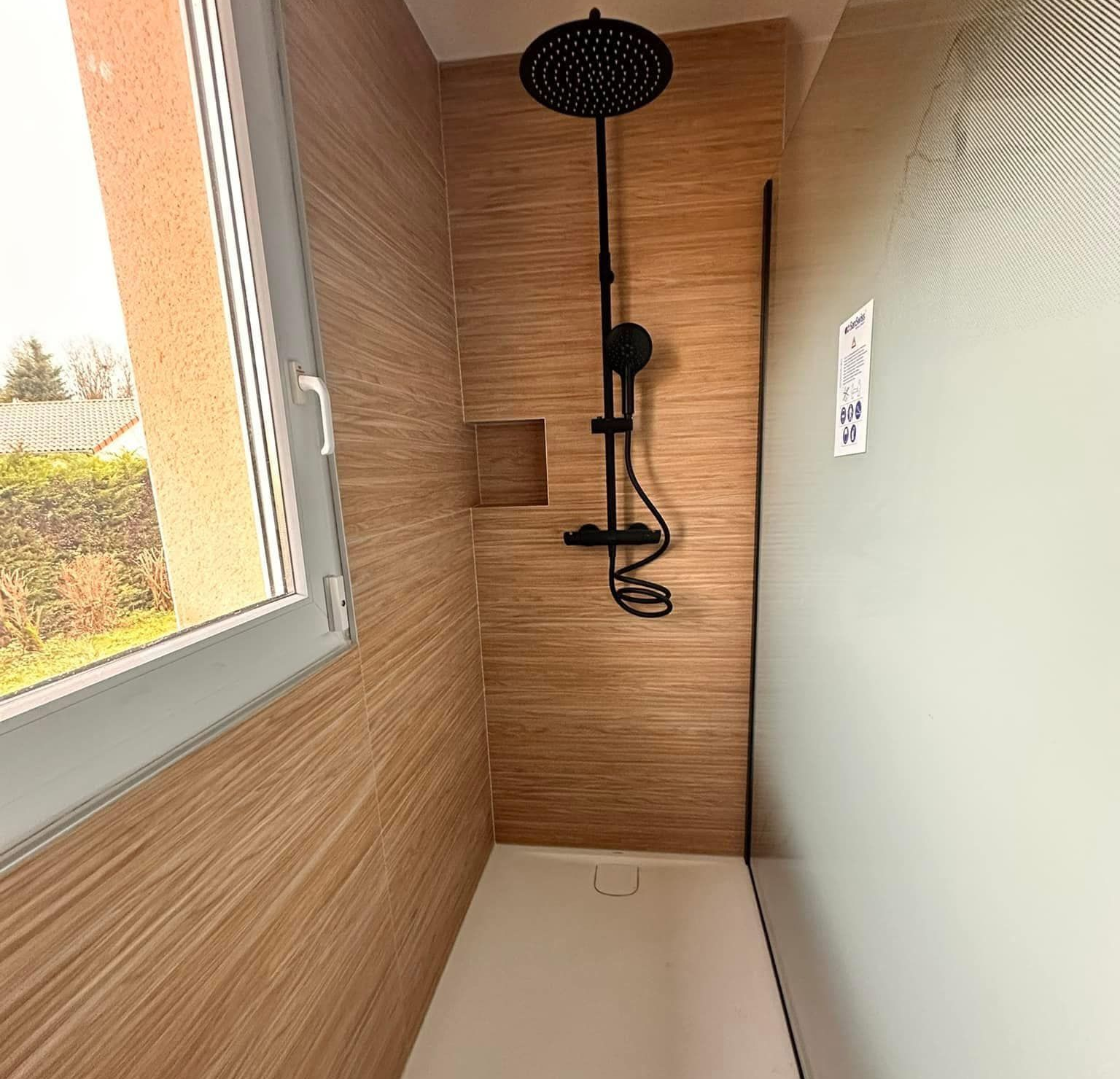 Douche avec un receveur extraplat