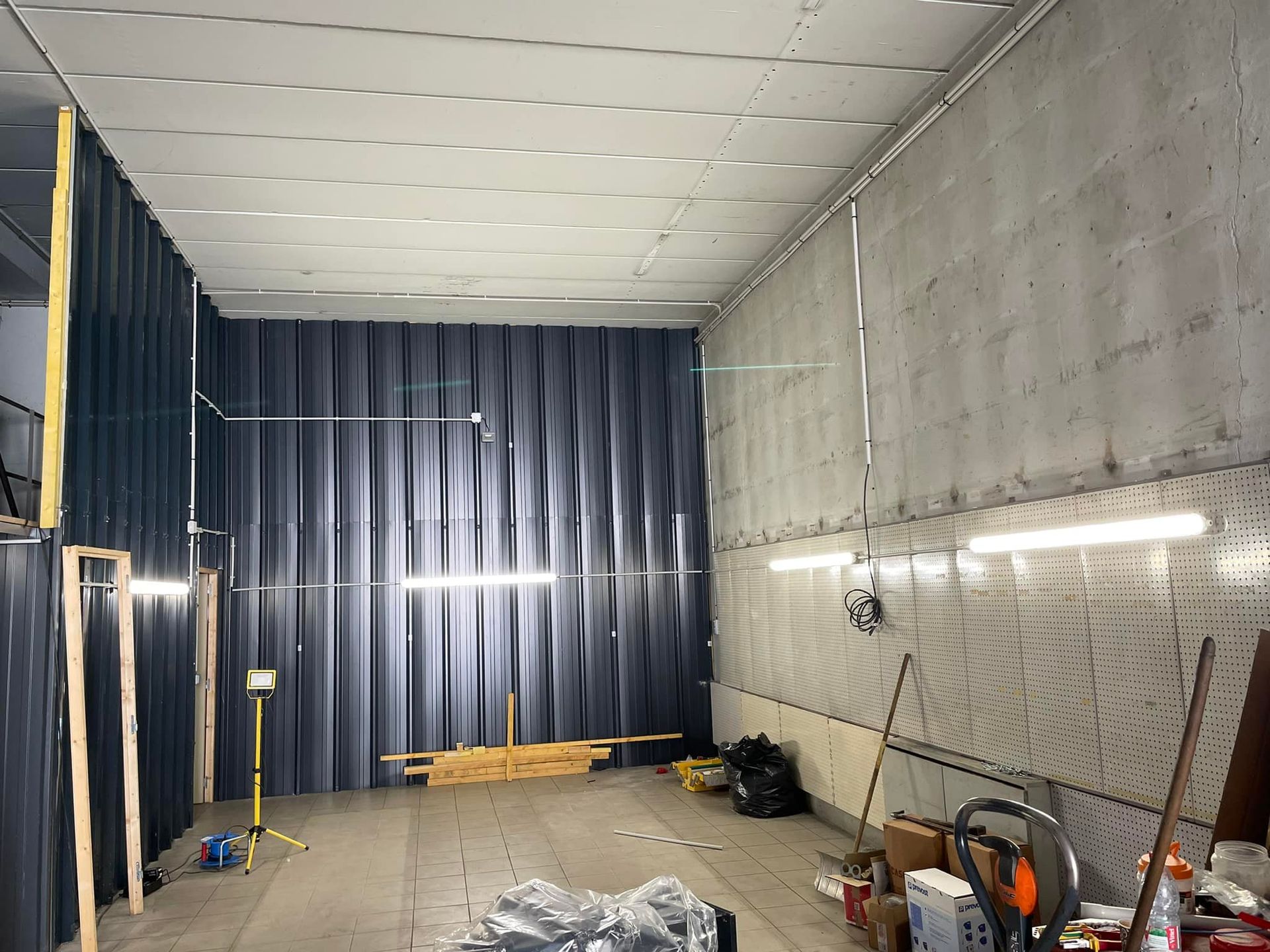 Pose d'éclairages, travaux en cours