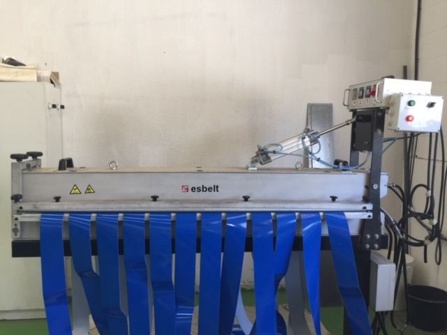 Una máquina que tiene la palabra estbelt en ella