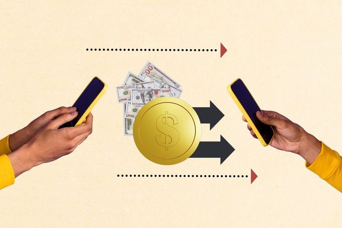 Manos intercambiando dinero en efectivo y tarjetas alrededor de una moneda de oro, con flechas que indican una transferencia de dinero.