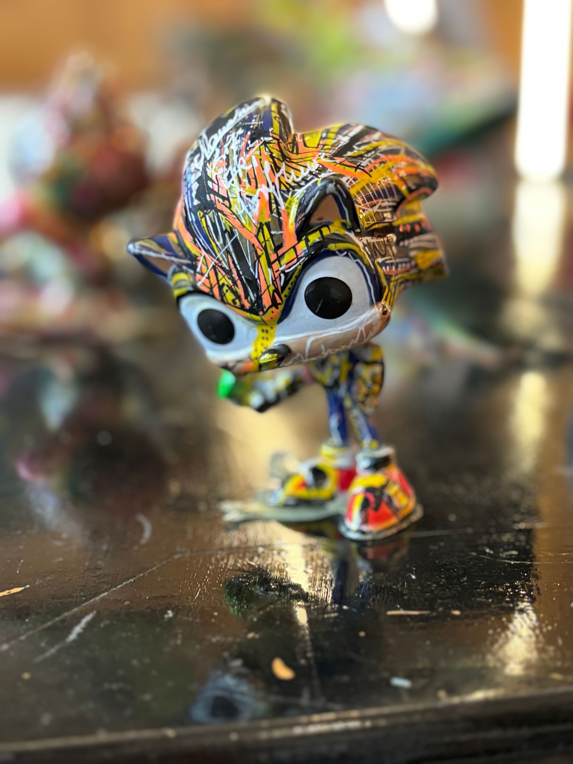 Une figurine de Sonic