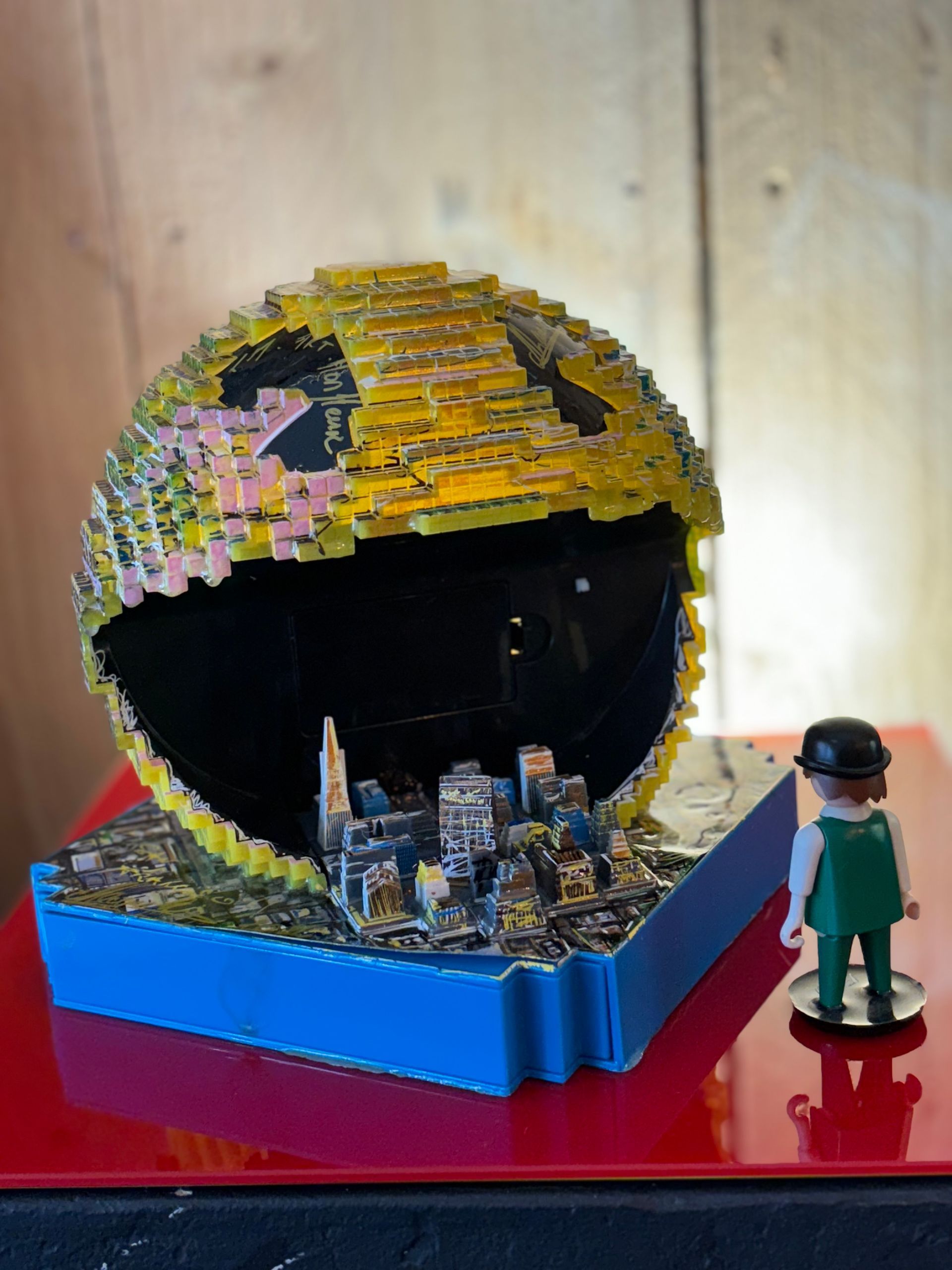 Une figurine de Pac Man