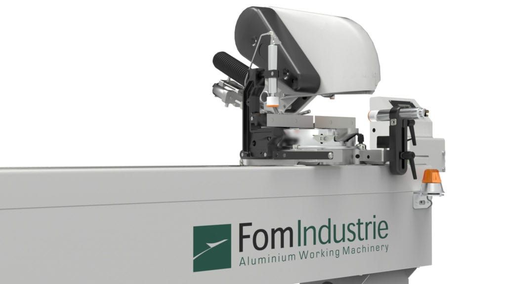 Machine industrielle sur fond blanc avec le logo Fom Industrie