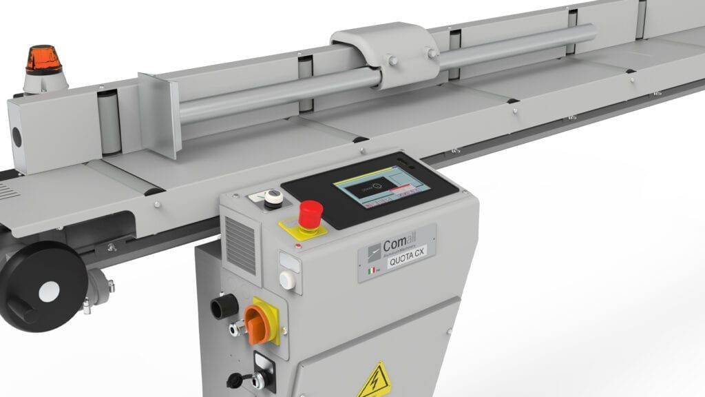 Scie industrielle pour la découpe des métaux, avec corps gris, commandes orange et long rail de lame