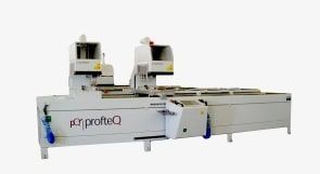 Machine de découpe CNC industrielle blanche et grise avec deux têtes et longue table de travail