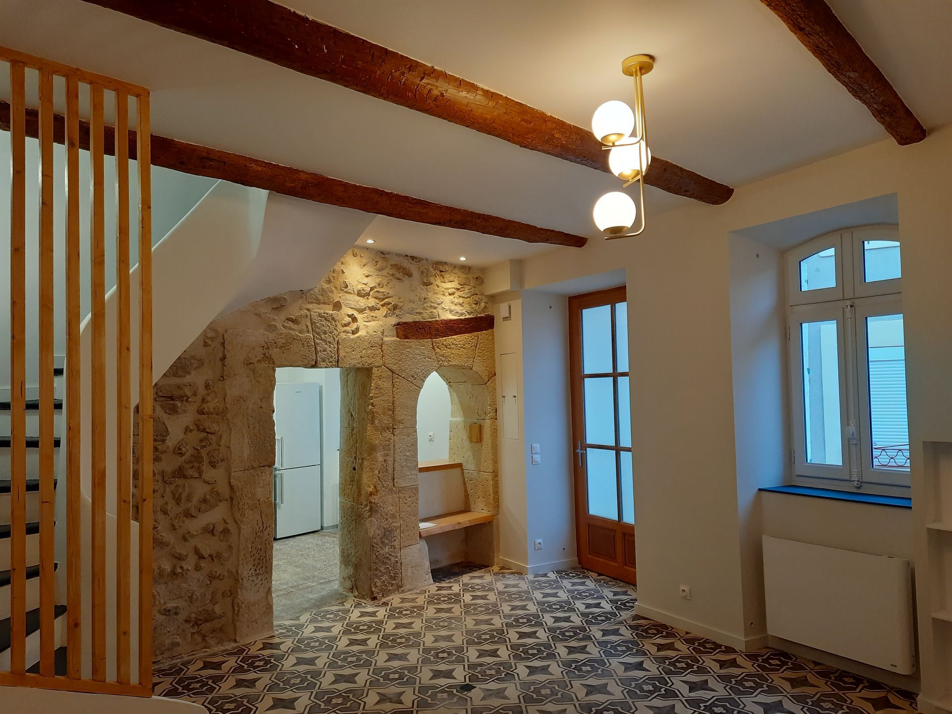 Plafond avec les poutres apparentes