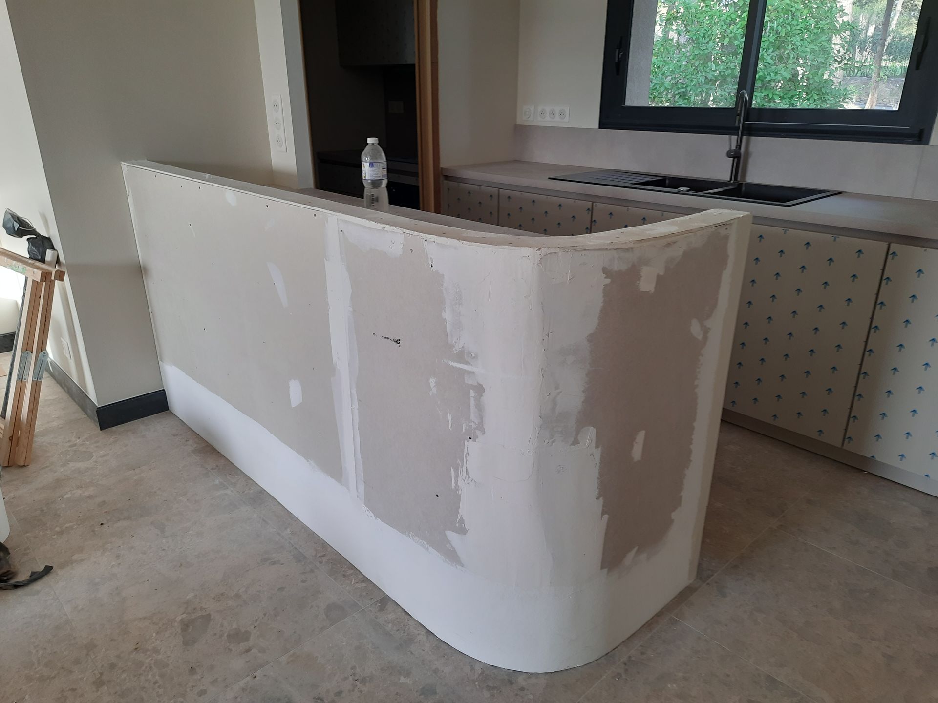 Petite cloison pour fermer une cuisine