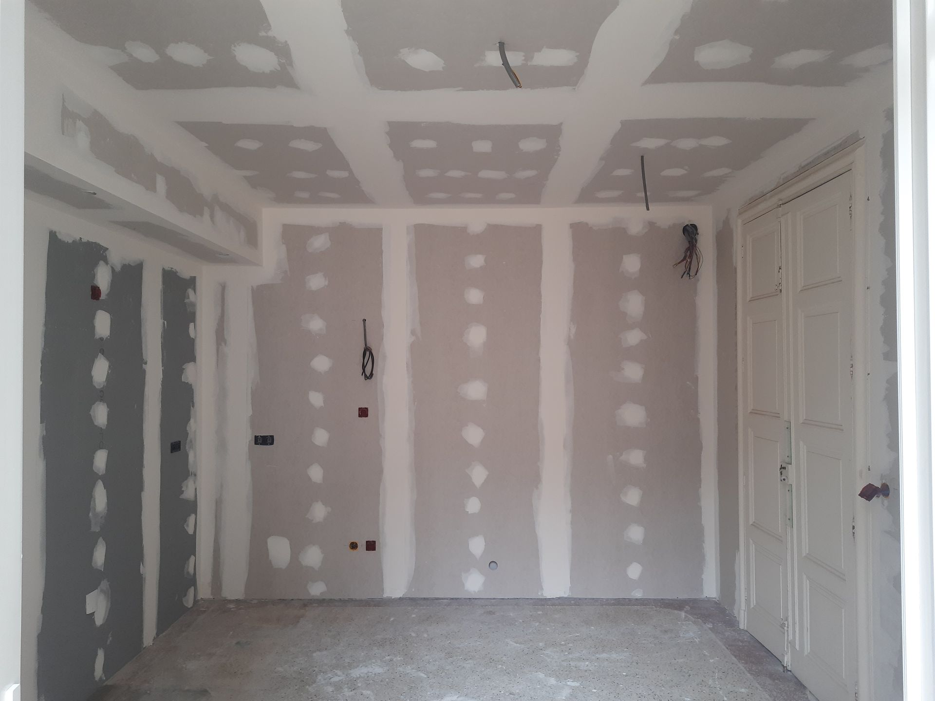 Travaux de plaquiste dans une chambre