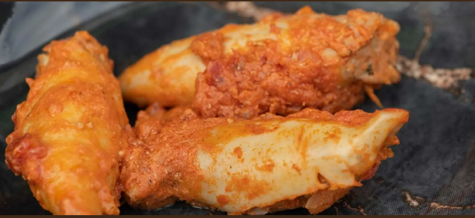 Trois morceaux de poulet.