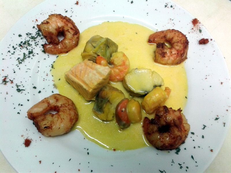 L'assiette du pêcheur avec quatre crevettes.